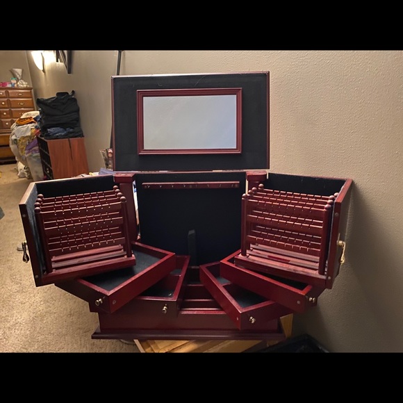 Jewelry box